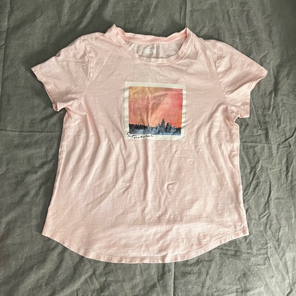 Old Navy Graphic Tee - Picture 1 of 6